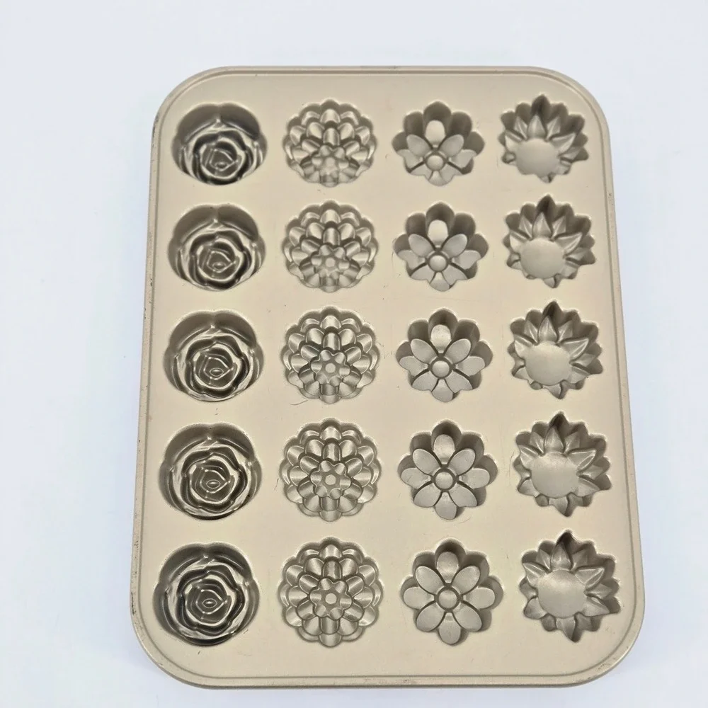 Nordic Ware Petits Fours Pan Cast Aluminum Floral Cakelet Mold 20 Cavity Gold